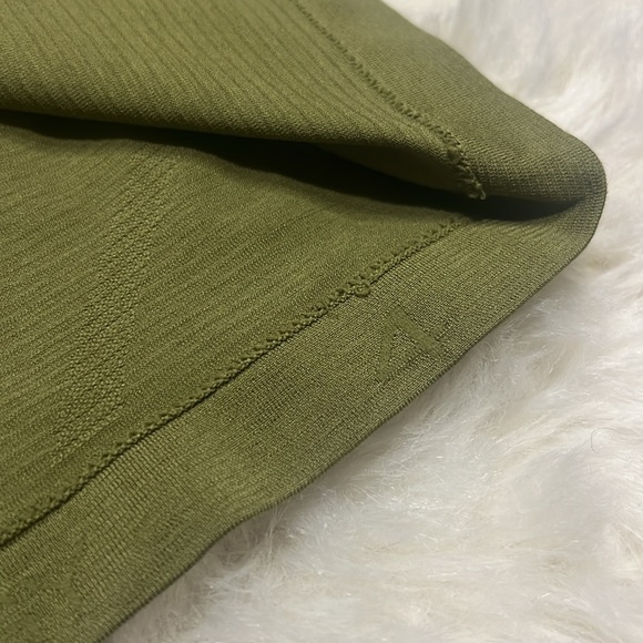 Lululemon Swiftly Tech High-Neck Tank 2.0 Race Length
Bronze Green Size 4 - Picture 7 of 7